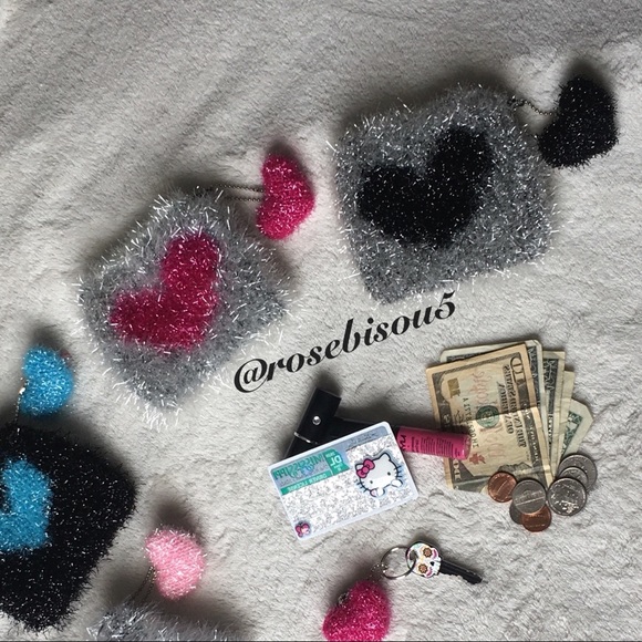 Heart Bag + Detachable Bag Charm! - Picture 2 of 4